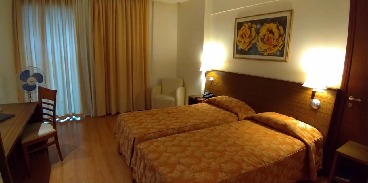 Master Plaza Hotel Barbacena Bagian luar foto